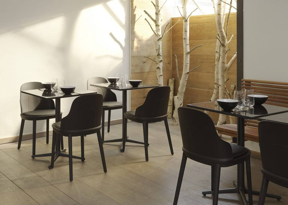 Chaise de restaurant design et moderne avec assise cannage durable