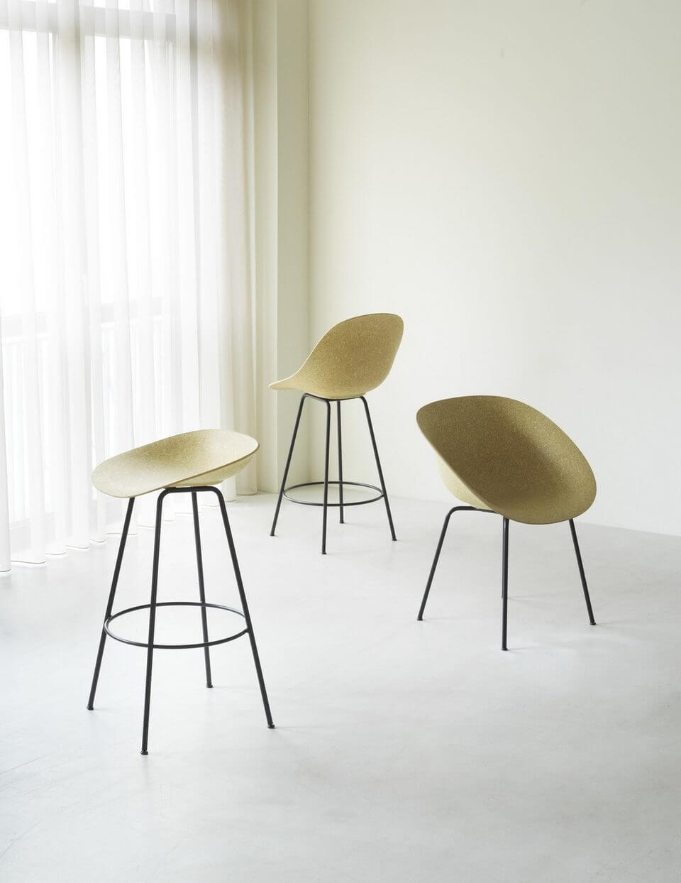 Une collection design de chaises, de fauteuils et de tabourets durablement conçus