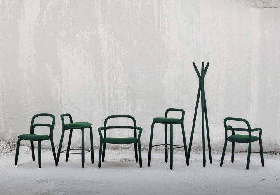 Une collection de chaises, de fauteuils et de tabourets au design fort, pour créer des lieux exceptionnels