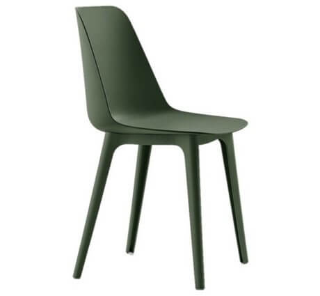 Chaise design éco conçue REMAX en plastique et bois reyclés.