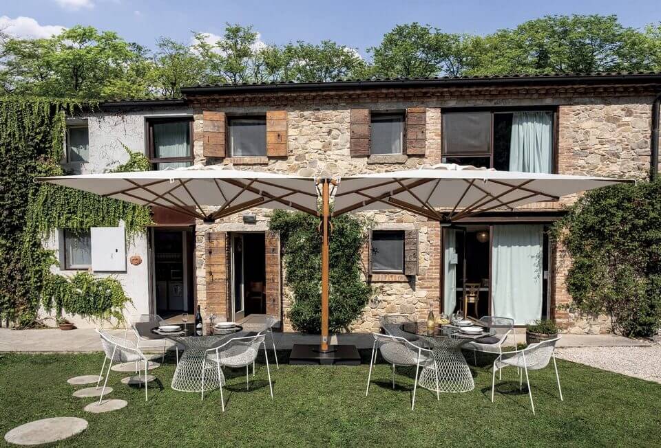 Parasol XXL design pour les professionnels de l'hôtellerie