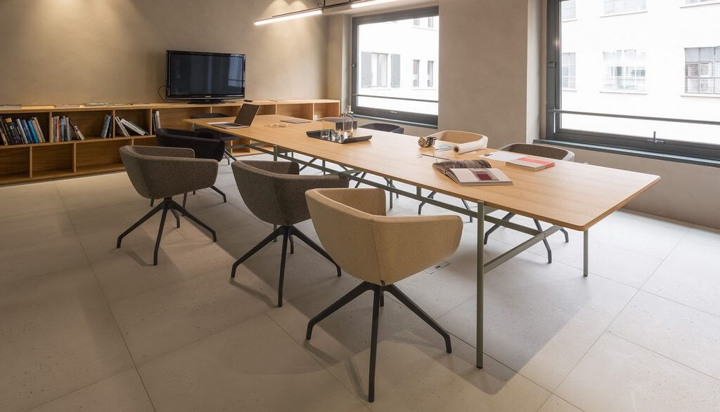 Une table de réunion inspirée d'une salle à manger